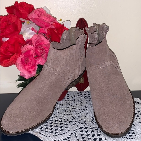 EUC Dolce Vita Classy Boots - Picture 3 of 7